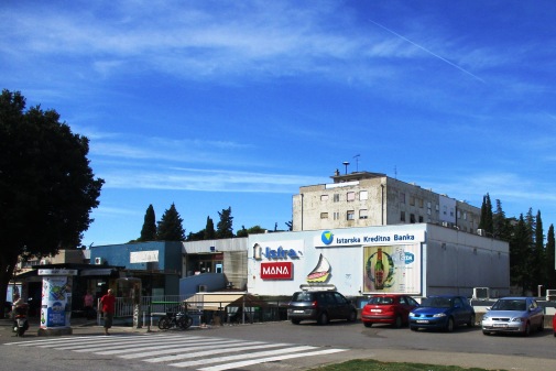 Retail warehouse in Pula